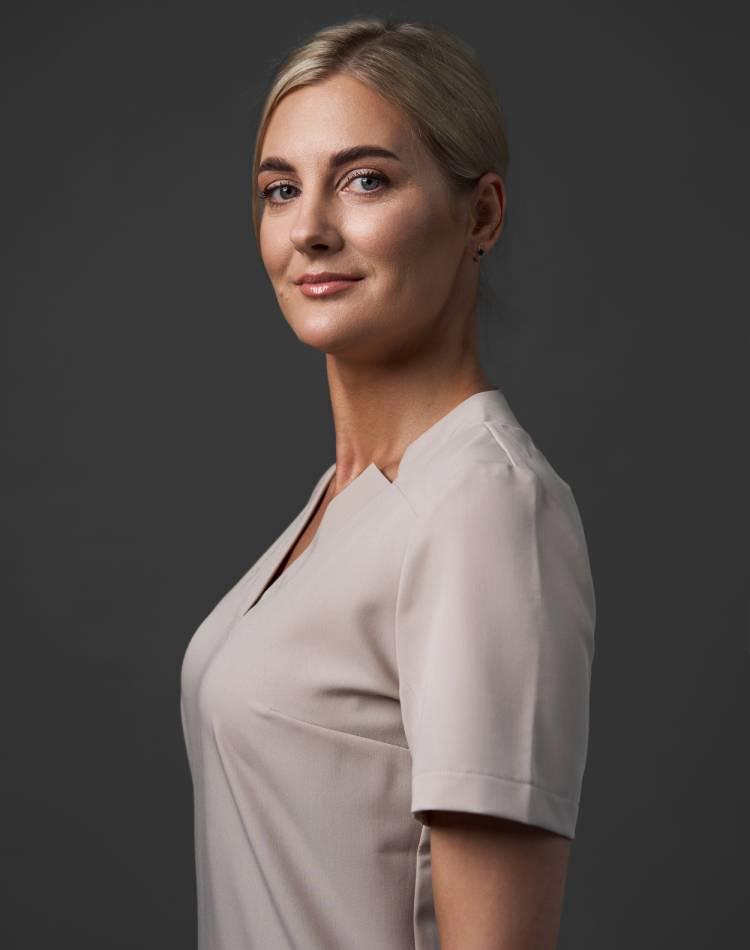 Diana BAGDONIENĖ Gydytoja odontologė-mikrochirurginės endodontijos specialistė 